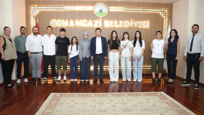 Osmangazi’de ücretsiz LGS kurslarının başarılı öğrencileri Başkan Aydın’la buluştu