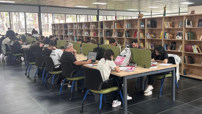 Sosyal Etki Zirvesi'nden Adıyaman'a umut köprüsü... Binlerce kitap kütüphanelerle buluştu