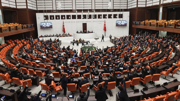 TBMM'de öğrenci affı teklifinde ilk 13 madde kabul edildi... Akademik sahteciliğe ağır yaptırım