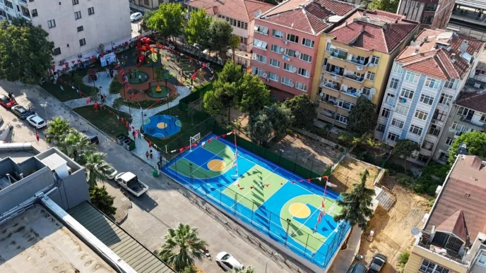 Bakırköy Vefa Parkı yenilenen yüzüyle hizmete açıldı