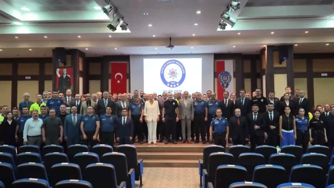 Antalya Emniyeti’nde 66 personele ödül, emekliye ayrılan 33 personele plaket
