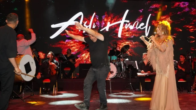 Bursa'da Aslı Hünel’den 'Açıkhava’da müzik ziyafeti