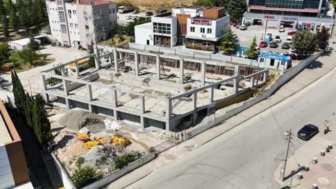 Bursa İnegöl'de Alanyurt Yüzme Havuzu'nda çalışmalar tam gaz