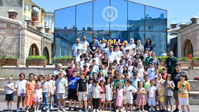 Bursa Yıldırım'da çocuklar hem öğreniyor hem eğleniyor