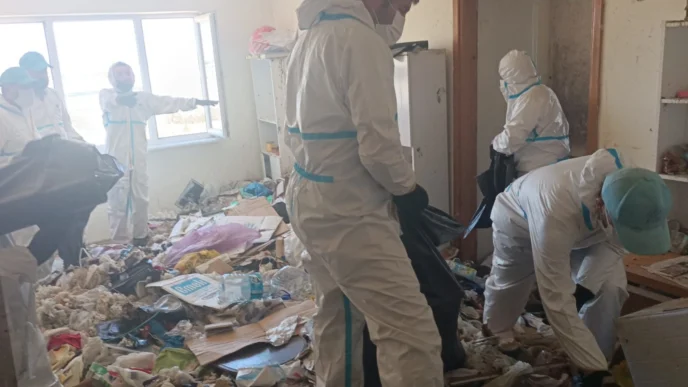 Çöp evden 28 ton çöp çıktı!