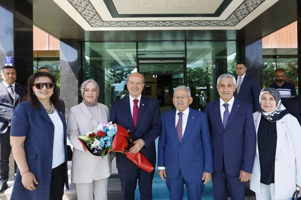 Ersin Tatar'dan Başkan Büyükkılıç'a hizmet övgüsü