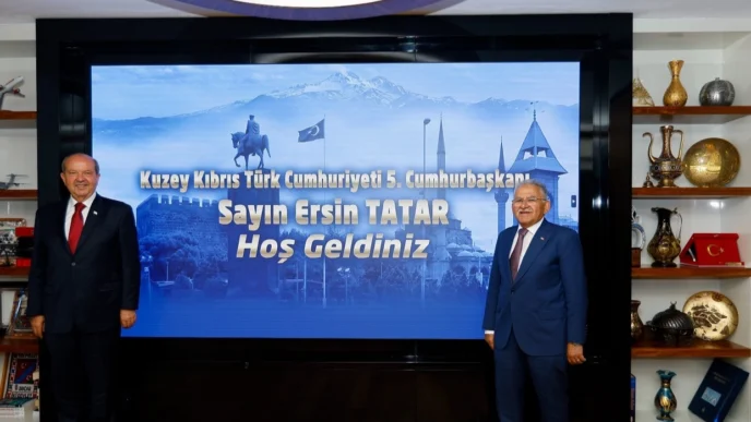 Ersin Tatar'dan Memduh Büyükkılıç'a 'Türk Dünyası' tebriği