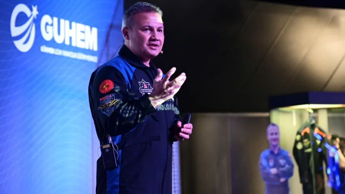 Türkiye’nin ilk astronotu Alper Gezeravcı Tuğgeneral oldu