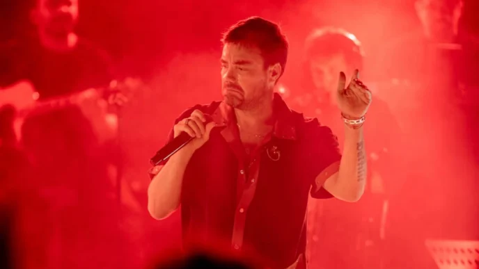Murat Dalkılıç, hem sahnede hem formda