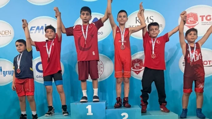 Osmangazi Belediyespor uluslararası turnuvada 5 madalya kazandı