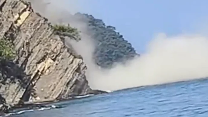 Tirilye Çamlık Tepesi’nde heyelan... Bölgede güvenlik önlemleri alındı